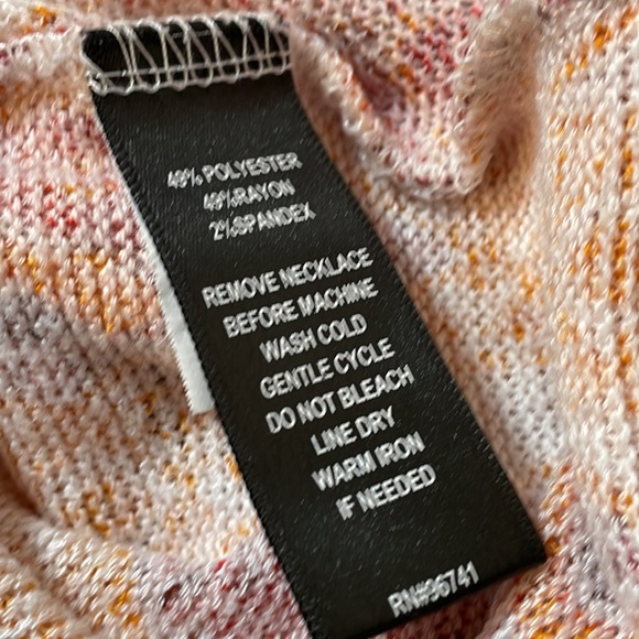 Signature 1 Studio Diamond Pattern Sweater - Picture 6 of 8